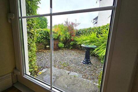 Front courtyard 2.jpg