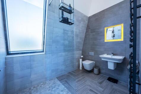 En-suite 1