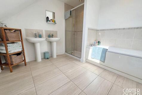 Principal Ensuite Bathroom