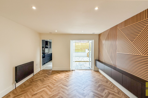 Lounge/Dining area
