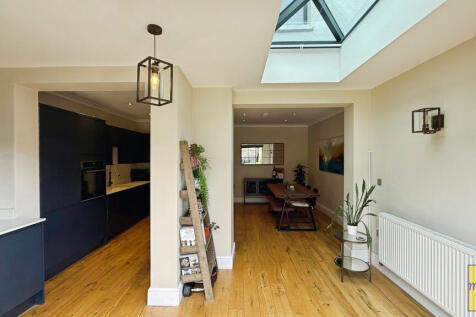 Kitchen/ dining area