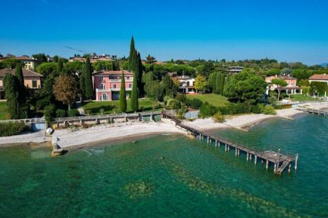 Renovated period vil