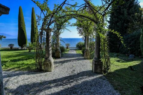 Renovated period vil