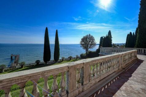 Renovated period vil