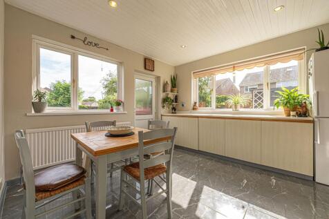 Breakfast Nook/Utility