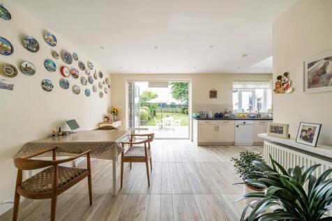 Kitchen Dining Room 2.jpg