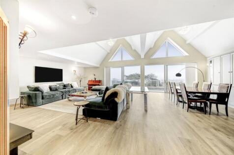1st Floor Living