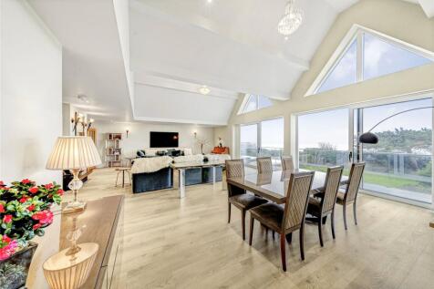 1st Floor Living
