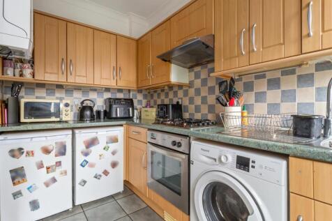 Bulkington Avenue, 90-007.jpg