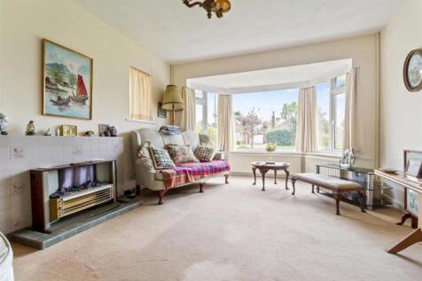 1 Midhurst Close-001.JPG