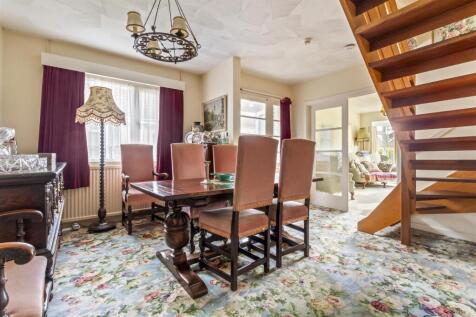 1 Midhurst Close-014.JPG