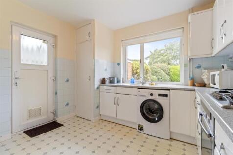 1 Midhurst Close-009.JPG