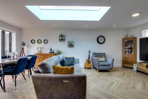 Open Plan Lounge/Dining/Kitchen