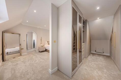 MASTER BEDROOM WITH WALK IN WARDROBE