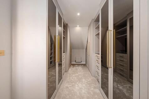 MASTER BEDROOM WITH WALK IN WARDROBE