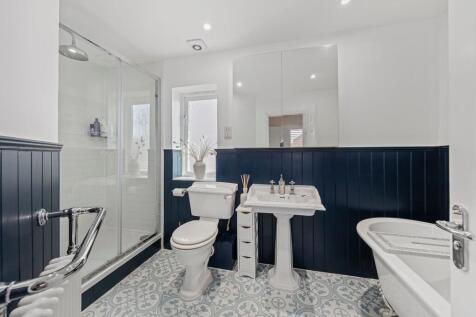 EN SUITE