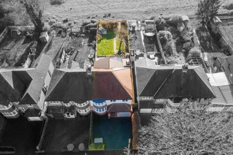 21 Kingswood Close_1 B&amp;W.jpg