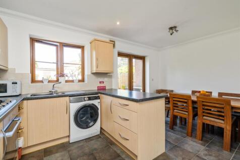 2 Enderby Close Bentley Heath_17.jpg