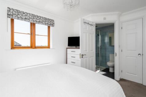 2 Enderby Close Bentley Heath_13.jpg
