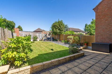 2 Enderby Close Bentley Heath_6.jpg