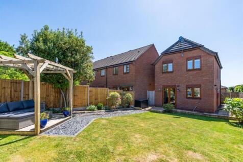 2 Enderby Close Bentley Heath_8.jpg