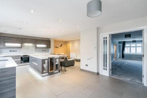 6 Regan Avenue_20.jpg