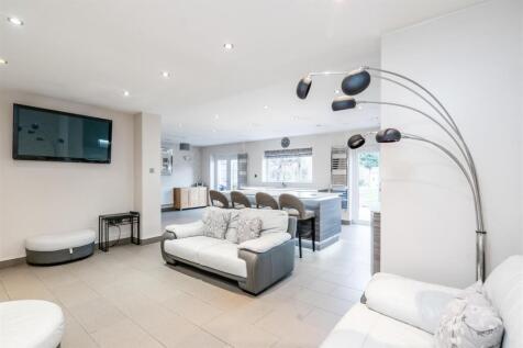 6 Regan Avenue_17.jpg