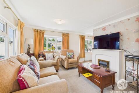 Lounge &amp; Dining Room