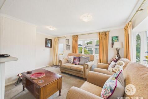 Lounge &amp; Dining Room