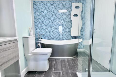EN-SUITE/FAMILY BATH/SHOWER