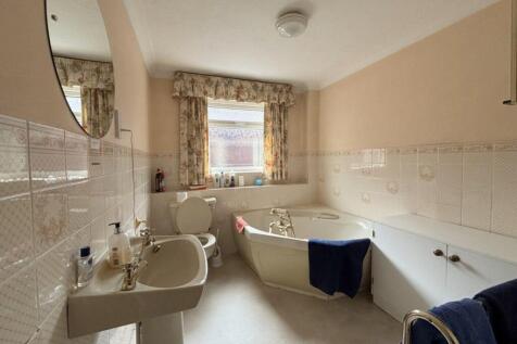 Family Bathroom.jpg