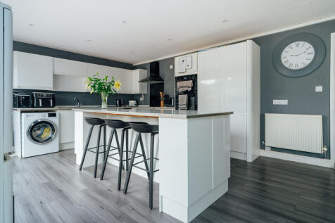 Kitchen / Breakfast Room