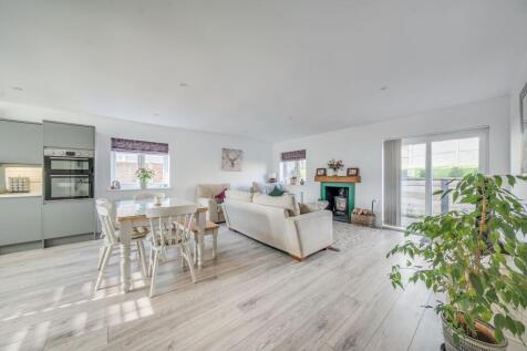 Living Room/Kitchen/Dining Room (4)