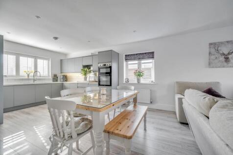 Living Room/Kitchen/Dining Room (6)