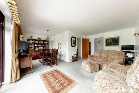 Living Room/Dining Room (2)