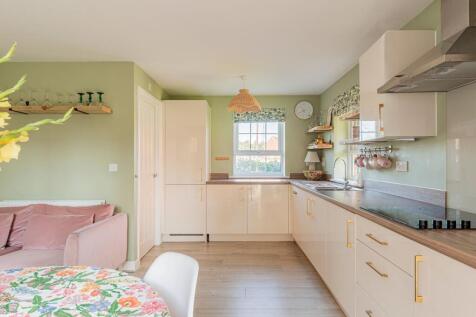 Kitchen/Dining Room (2)