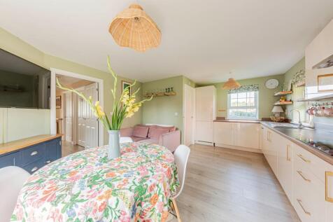 Kitchen/Dining Room (3)