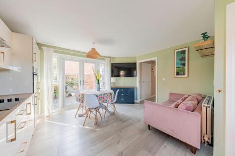 Kitchen/Dining Room (4)