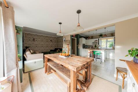 Kitchen/Dining Room (3)