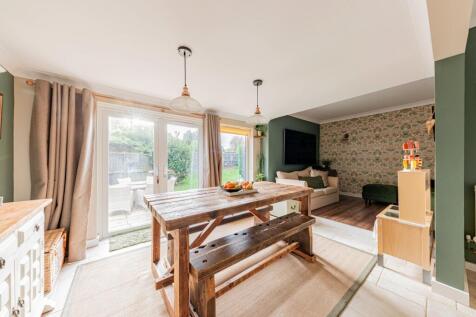 Kitchen/Dining Room (4)