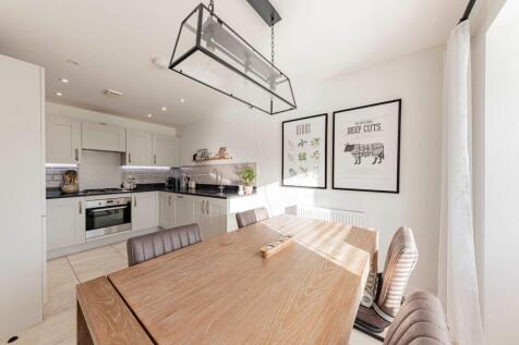 Kitchen/Dining Room (1)