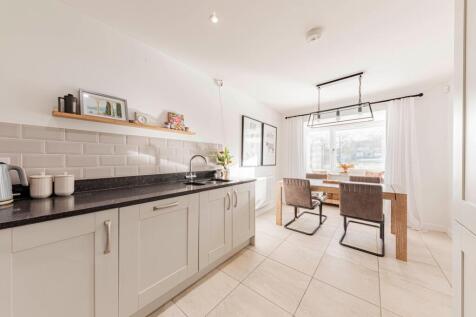 Kitchen/Dining Room (2)