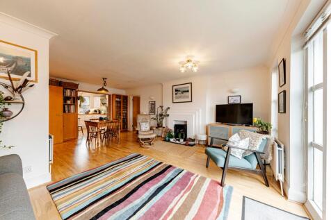 Living Room/Dining Room (1)