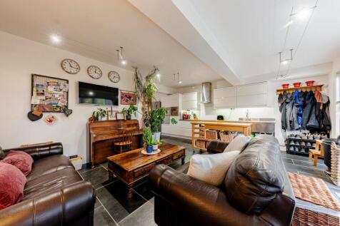 Kitchen/Dining/Living Room (5)