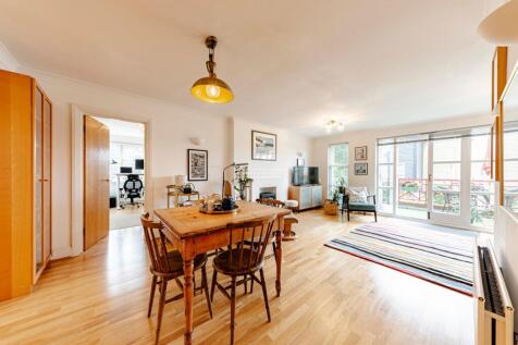 Living Room/Dining Room (2)