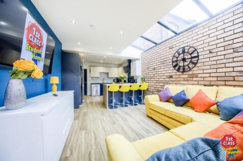 Living Room/ Kitchen