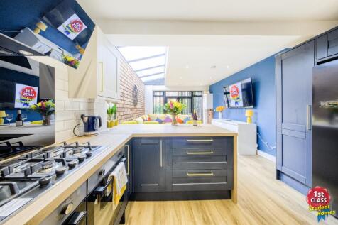Living Room/ Kitchen