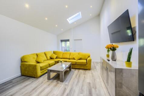 Living Room/ Kitchen