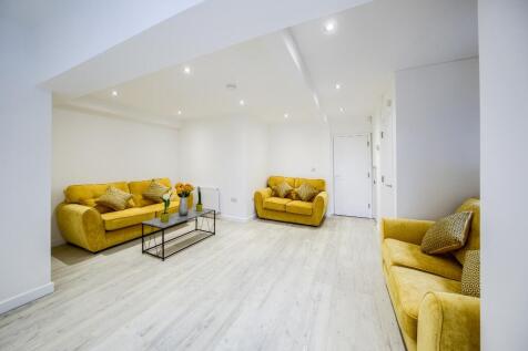 Kitchen/ Living Area