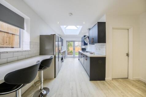 Kitchen/ Living Area